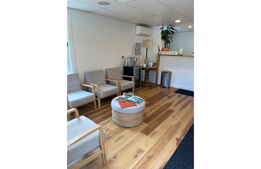 Tabel and chairs in reception area of dental office